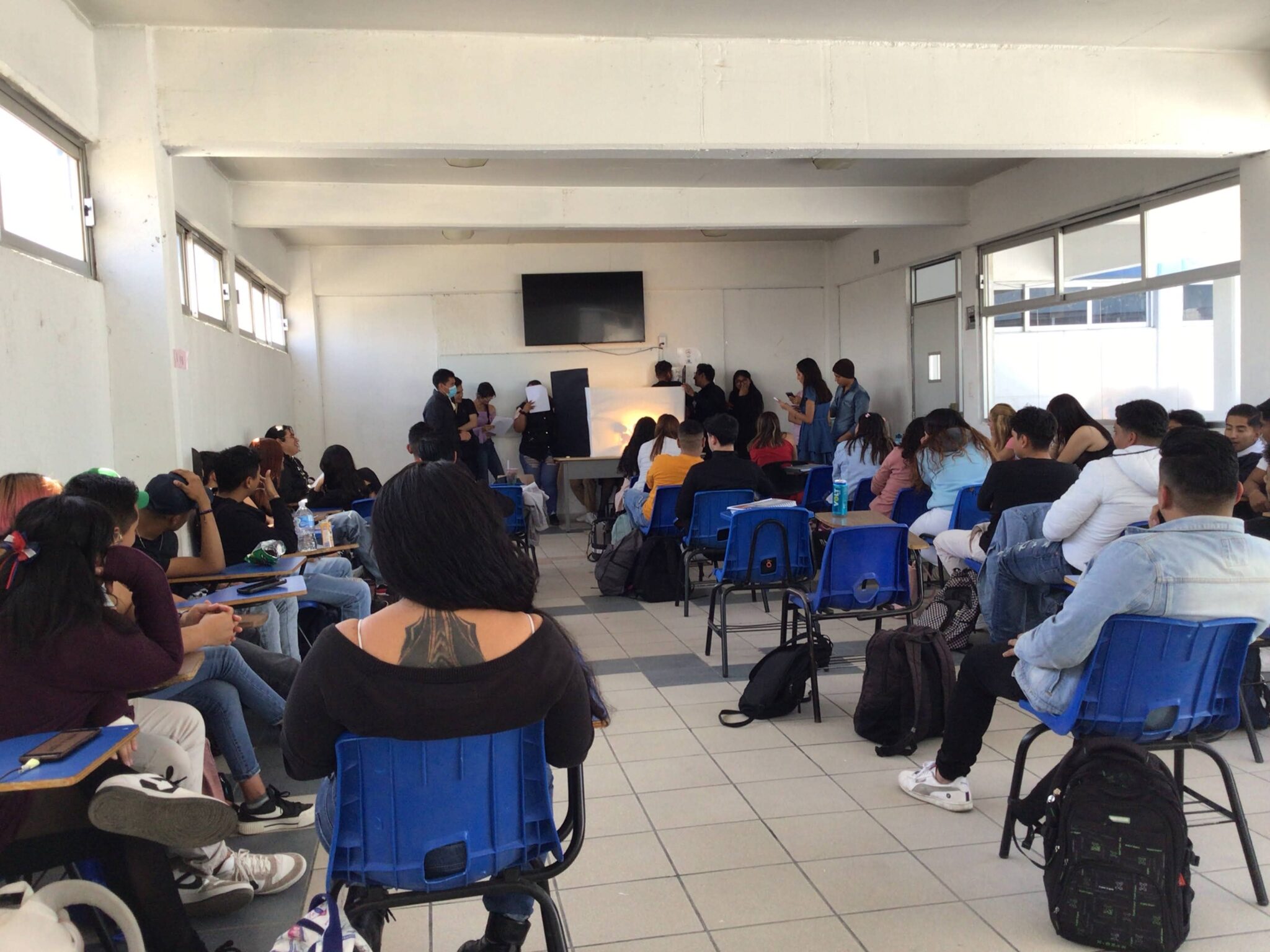 unimec-licenciatura-alumnos-clases