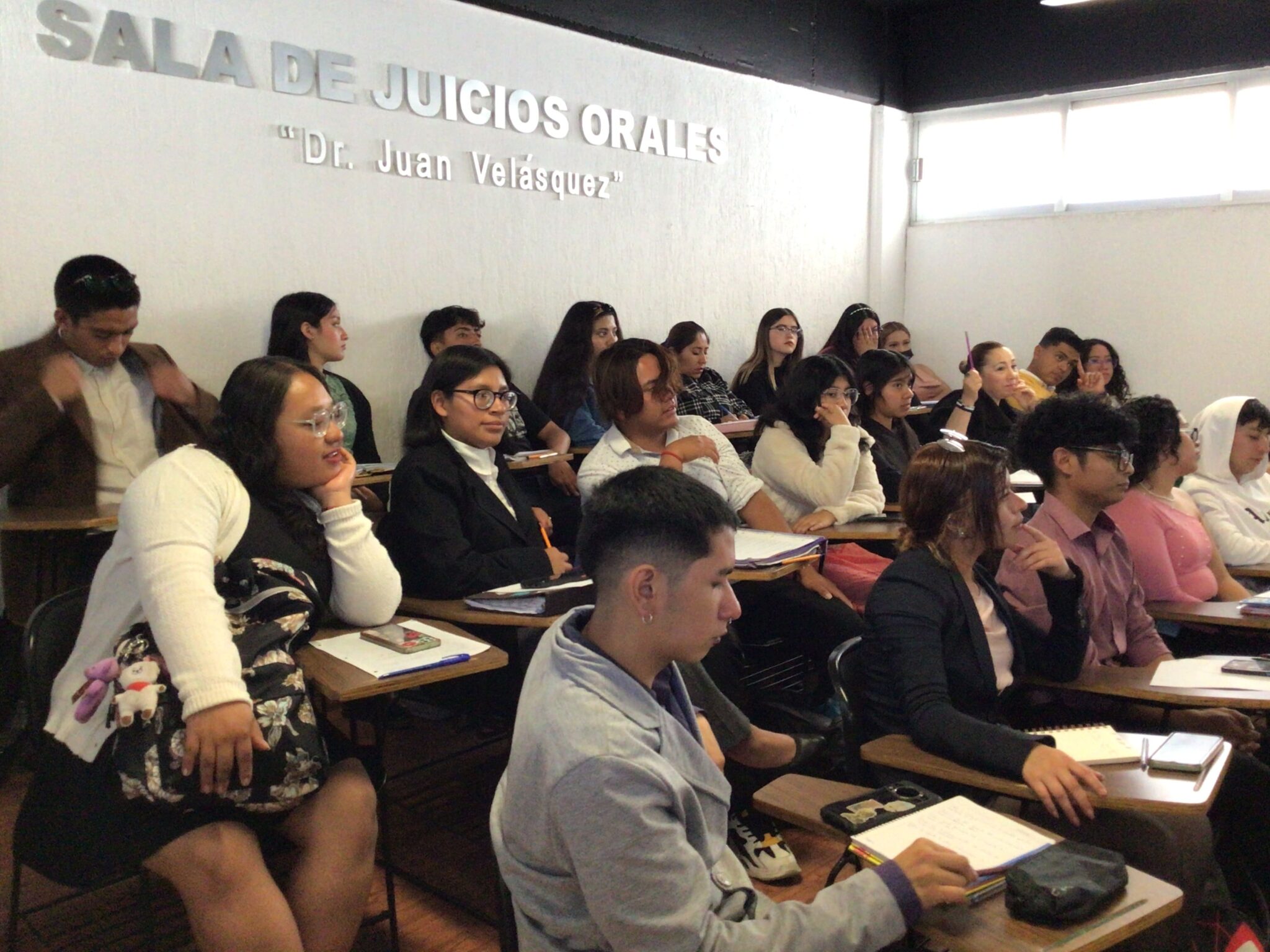 alumnos-clases-licenciatura-unimec-psicologia